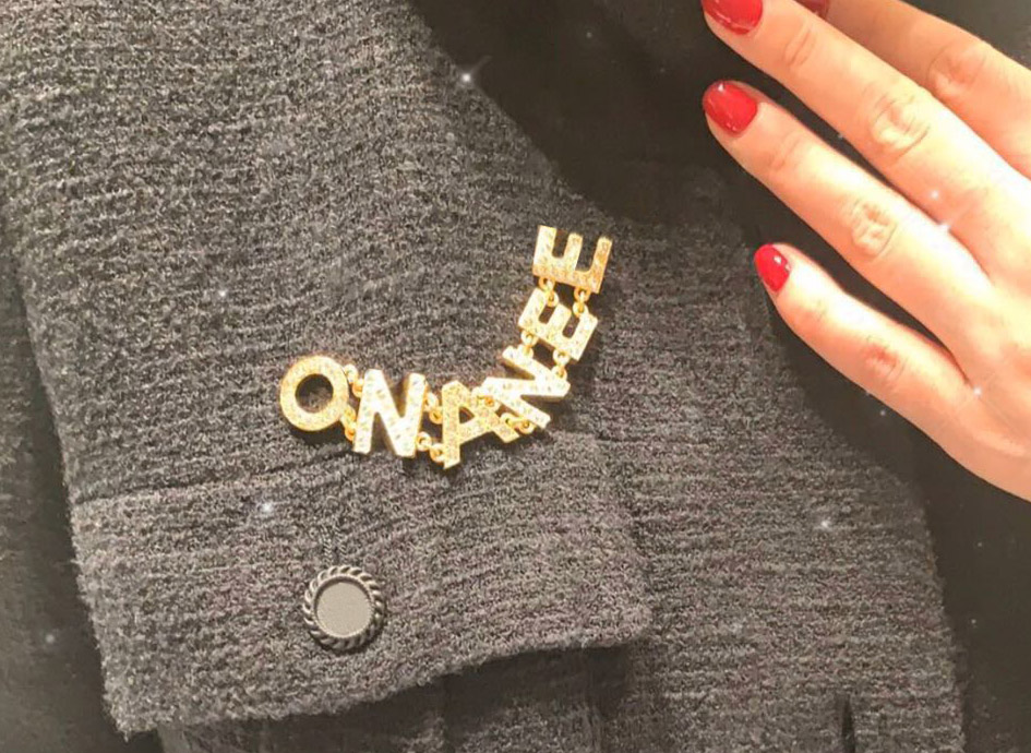 Fashion brand letter Have stamps designer brooches brooch for lady women Party wedding lovers gift engagement luxury jewelry With BOX, Gray
Fashion brand letter Have stamps designer brooches brooch for lady women Party wedding lovers gift engagement luxury jewelry With BOX, Gray