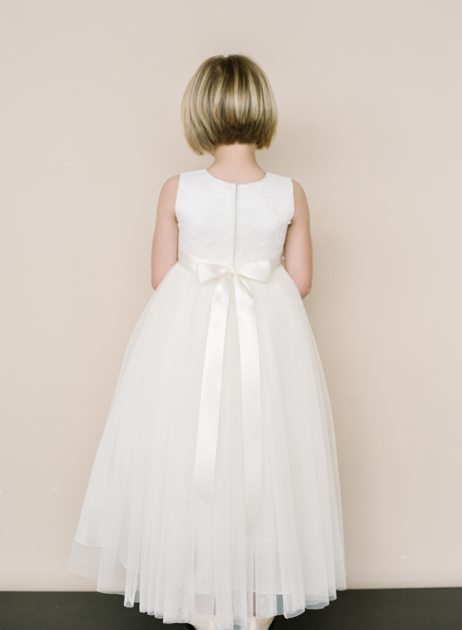 2019 Tulle Flower Girls Dresses With Beaded Sash For Wedding Jewel Neck Sleeveless Ankle Length Girls Pageant Gowns Zipper Back Kids Wear
