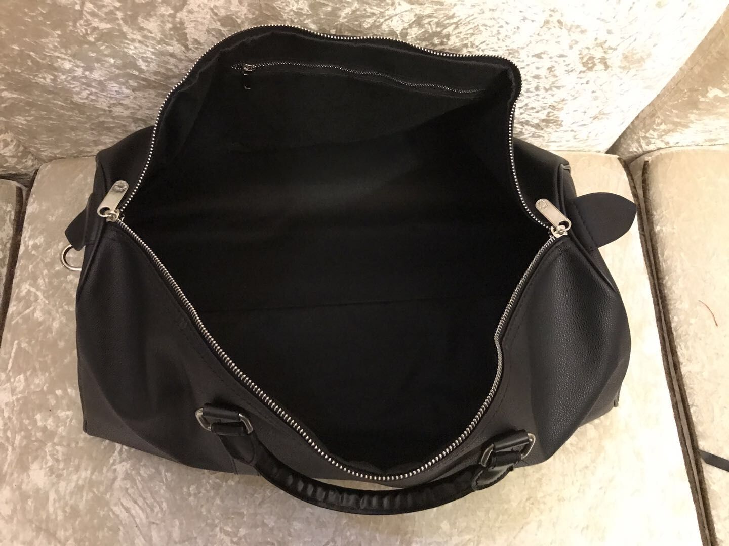2021 NEW top PU fashion men women black travel bag duffle bag brand designer luggage handbags large capacity sport bag 55CM sfdjhj #3519, Multi
2021 NEW top PU fashion men women black travel bag duffle bag brand designer luggage handbags large capacity sport bag 55CM sfdjhj #3519, Multi