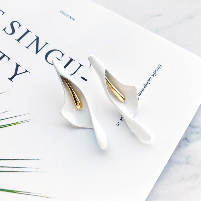 Classic White Imitation Ceramic Calla Lily flower Stud Earrings Fashion Wedding Bride korean Style Jewelry For Women girls Gifts
Classic White Imitation Ceramic Calla Lily flower Stud Earrings Fashion Wedding Bride korean Style Jewelry For Women girls Gifts