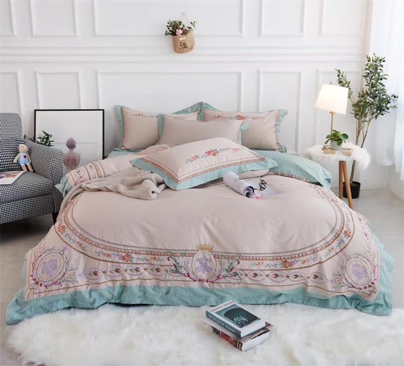42 New embroidery Bedding Set egyptian Cotton Duvet Cover Bed Set Pillowcase 4Pcs Queen king size Bedsheet linen, As pic
42 New embroidery Bedding Set egyptian Cotton Duvet Cover Bed Set Pillowcase 4Pcs Queen king size Bedsheet linen, As pic