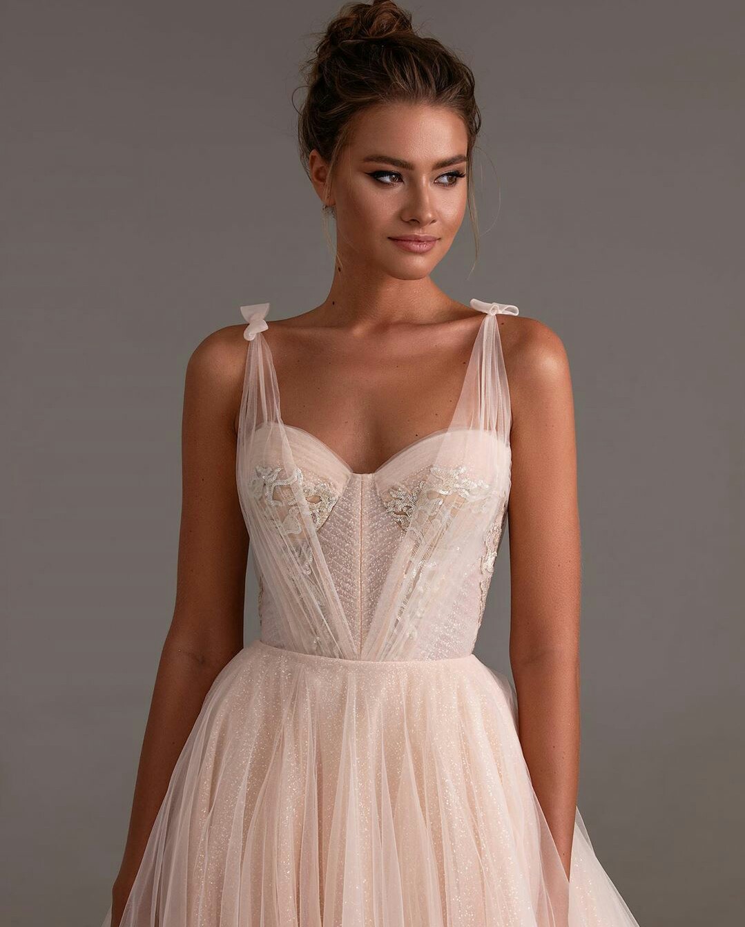 Elegant Evening Dresses Spaghetti Strap Sleeveless Applique Sequins Party Wear Tiered Tulle Cheap Custom Made Sweep Train Formal Women Gown