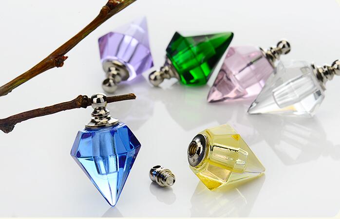 50pcs 14x19mm screw cap vial pendant Miniature Perfume bottle Essential oil name or rice art necklace jewelry pendant DIY
50pcs 14x19mm screw cap vial pendant Miniature Perfume bottle Essential oil name or rice art necklace jewelry pendant DIY