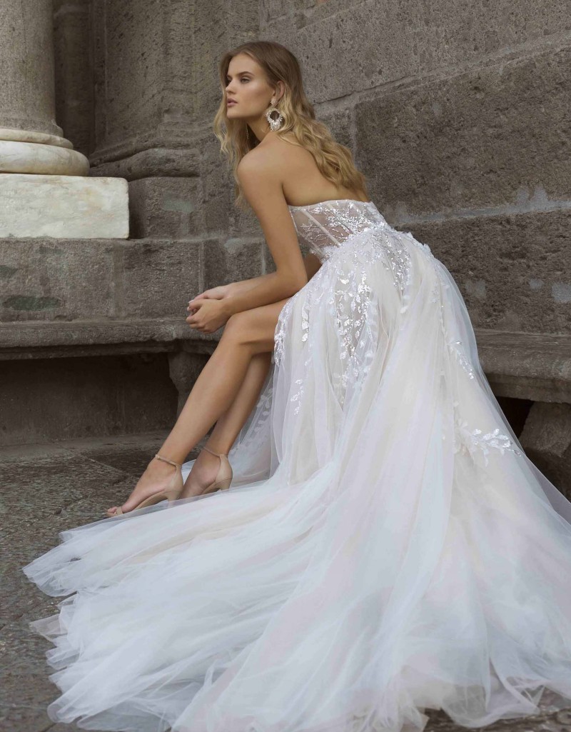 Fashion Berta Side Split Wedding Dresses Strapless Neck Sequined Appliqued Bridal Gowns A Line Sweep Train Tulle robe de mariée