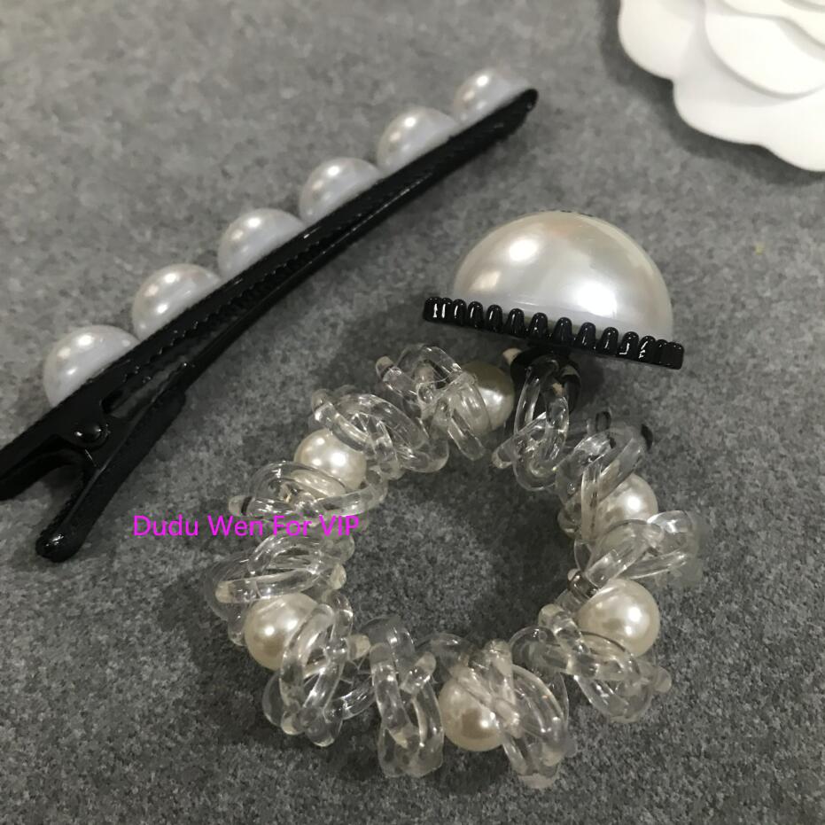 elegance pearl with printed classic hair tie and hairclip set C marks luxury hair rope hairpin party gift VIP gift with parper card souvenir
elegance pearl with printed classic hair tie and hairclip set C marks luxury hair rope hairpin party gift VIP gift with parper card souvenir