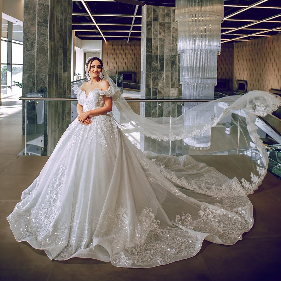 Lace Wonderful Sequined Wedding Dresses Off The Shoulder Neck Appliqued Beaded Bridal Gowns Sweep Train A Line Robe De Marie
