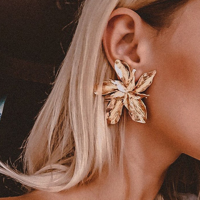 2020 New Earring Exaggeration Fashion Big Flower Dangle Drop Earrings For Women Ladies Statement Earrings Jewelry gold and silver colors hot
2020 New Earring Exaggeration Fashion Big Flower Dangle Drop Earrings For Women Ladies Statement Earrings Jewelry gold and silver colors hot