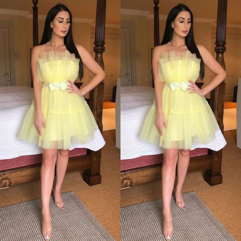 Modern Strapless A Line Cocktail Party Dresses Light Yellow Ruched Pleats Short Prom Dresses Tulle Homecoming Dress With Bow