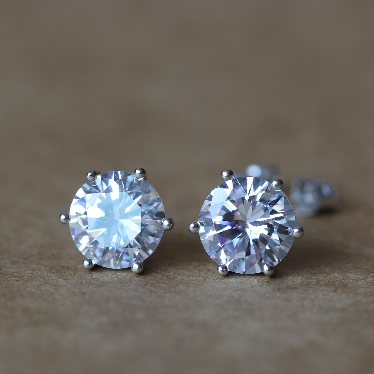 Fashion-925 Sterling Silver Six-Claw Stud Earrings for Women Fashion White Zircon Earrings Wedding Jewelry