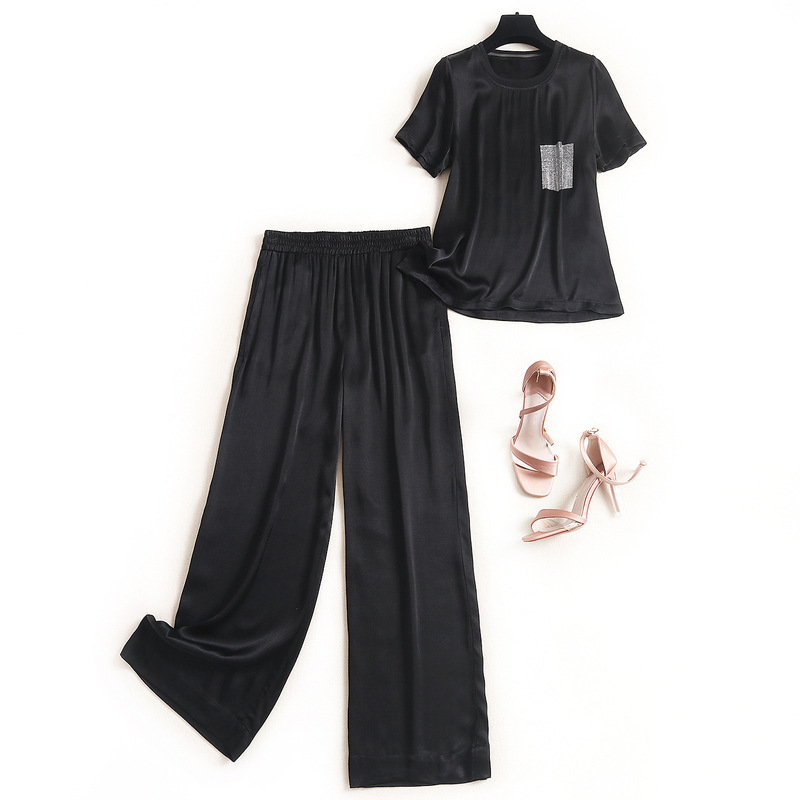 Women elegant casual pant suit summer 2020 short sleeve fake pocket t-shirts and elastic waist pants two piece sets black blue
Women elegant casual pant suit summer 2020 short sleeve fake pocket t-shirts and elastic waist pants two piece sets black blue