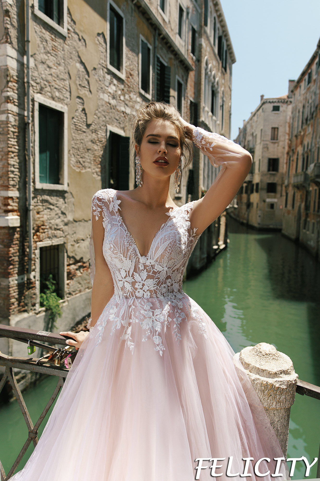 2019 Blush Pink Wedding Dresses V Neck Lace Appliqued A Line Long Sleeve Beach Wedding Dress Sweep Train Sexy Back Cheap Bridal Gowns