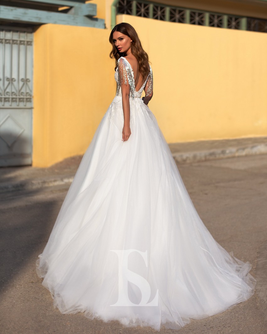 Lace Backless Stunning Beach Wedding Dresses Sheer Plunging Neck Tassels Bridal Gowns Tulle Sweep Train Beaded Robe De Marie