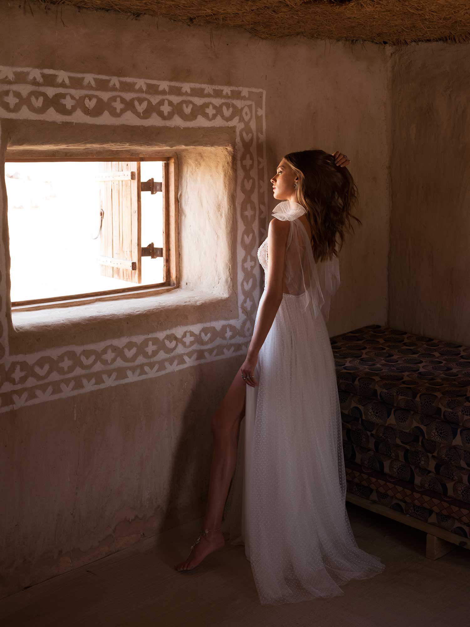 2020 asafdadush Bohemian Backless Front Split Spaghetti A Line Wedding Dresses Lace Bow Crystal Wedding Gowns Floor Length Bridal Gowns