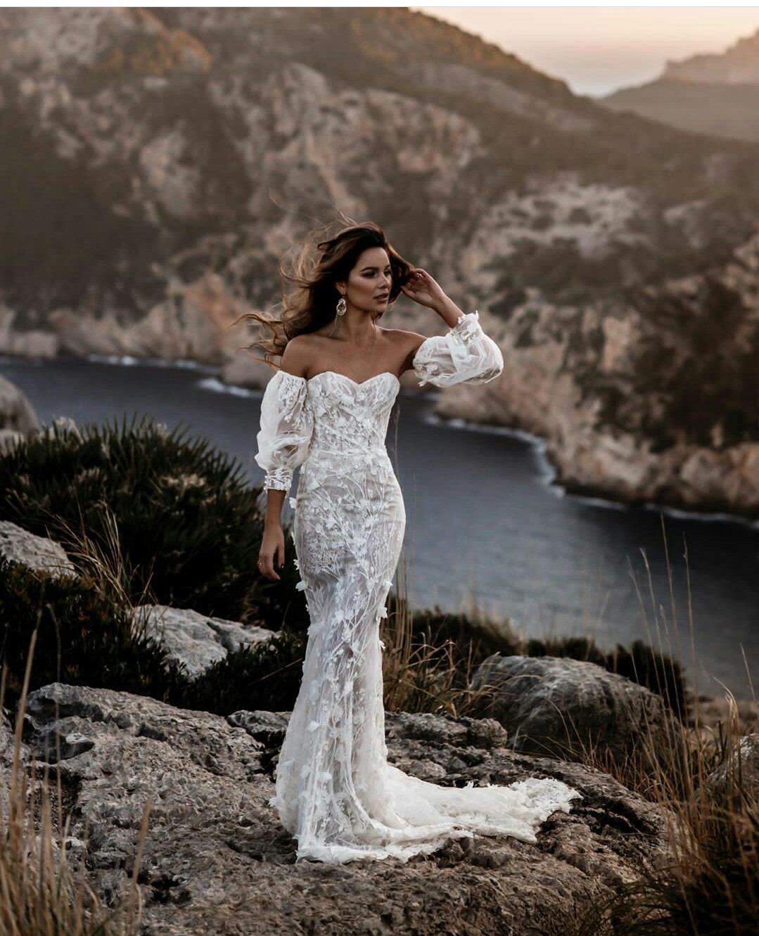 Bohemian Mermaid Dresses Off Shoulder Long Sleeve 3D Floral Appliques Bridal Gowns Sweep Train Vintage Boho Lace Wedding Dress