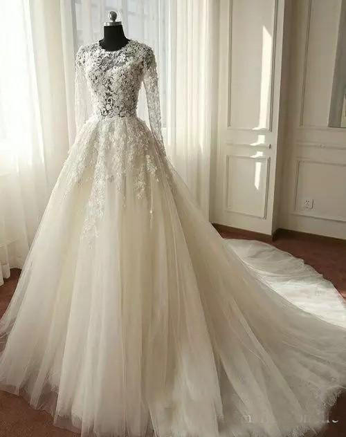 Romantic Illusion Lace Dresses Tulle Vintage Bridal Gowns Button Covered Back Long Train Spring Fashion Wedding Dress Mariage 0521