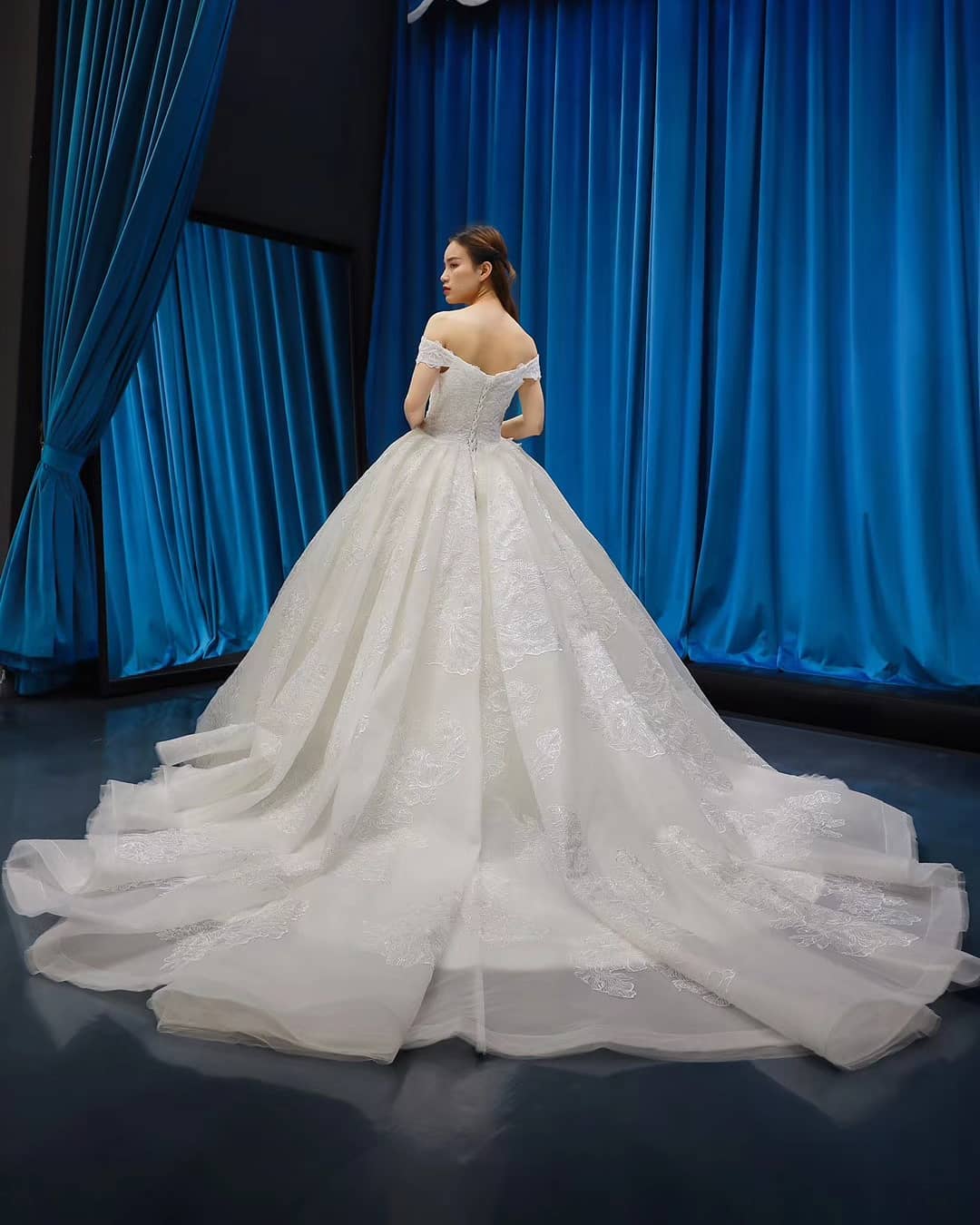 Sequins Off Shoulder Ball Gowns Wedding Dresses Lace Tiered Large Wave Ruffles Bridal Gowns Court Train Custom Made Formal Dress