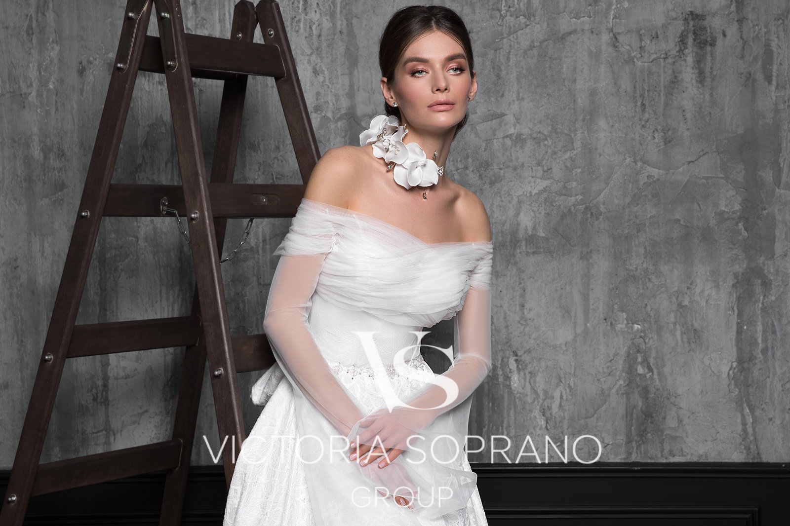 New Fashion Wedding Dresses Off Shoulder Sheer Long Sleeve A Line Bridal Gowns Sexy Backless Lace Appliques Bohemian Wedding Dress