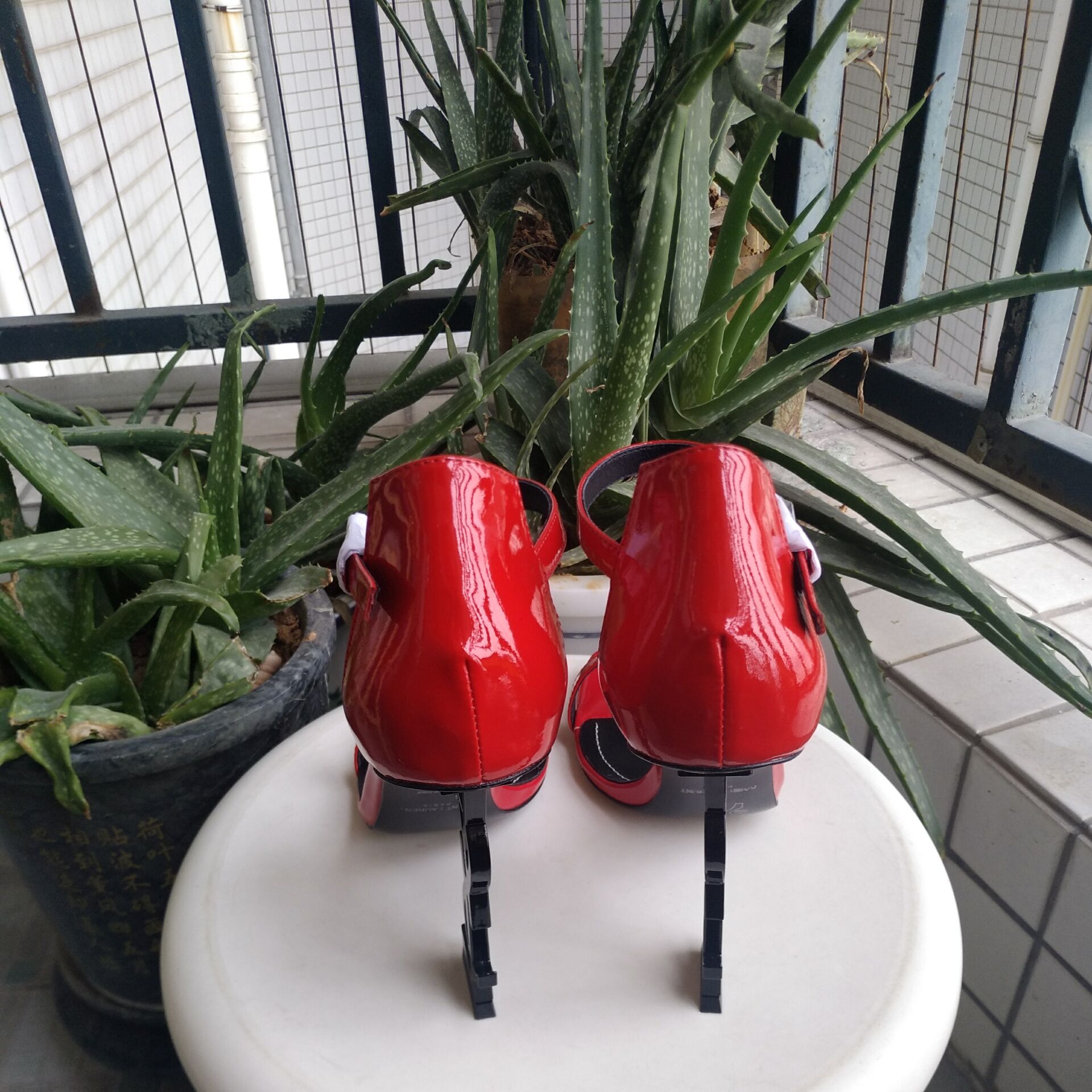 Hot style-2020 New European style classic high-heeled sandals lady shoes Paris supermodel catwalk buckle rubber outsole