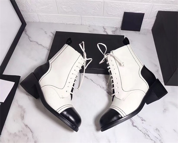 Hot Sale-2019 Women Lace-ups Patent Calfskin Boot Martin ankle boots Designer Shoes Luxury Black Leather Ankle Cowboy Booties with Box US10
Hot Sale-2019 Women Lace-ups Patent Calfskin Boot Martin ankle boots Designer Shoes Luxury Black Leather Ankle Cowboy Booties with Box US10