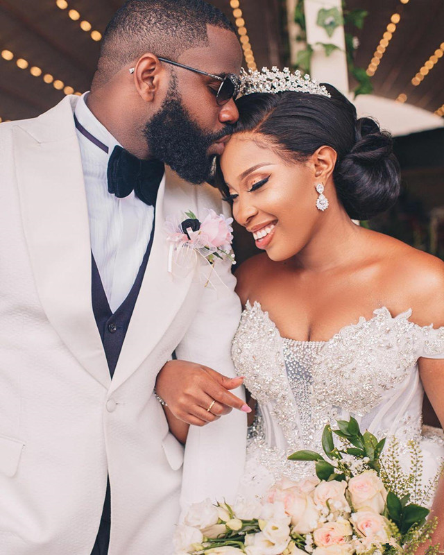 Bling Beaded African Wedding Dresses Off Shoulders Fluffy Tulle Lace Country Wedding Dress Empire Pregnant Castle Church Bridal Gown 2020