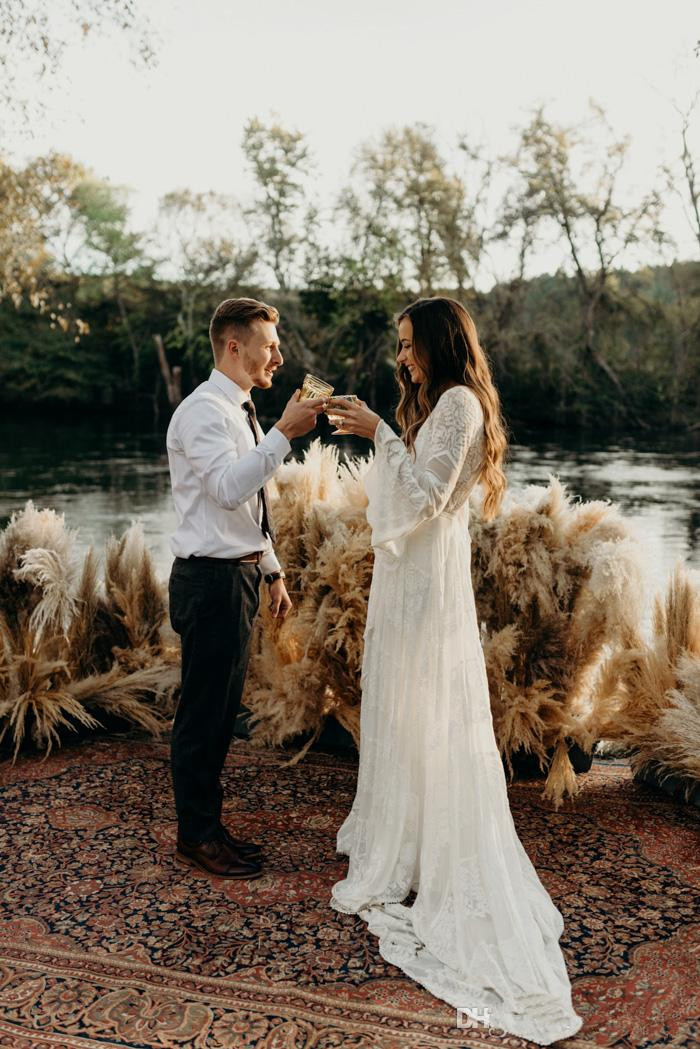 2020 New Bohemian Wedding Dresses Long Sleeves V Neck Chiffon Lace Appliques Bridal Gowns Sweep Train Robe De Mariee