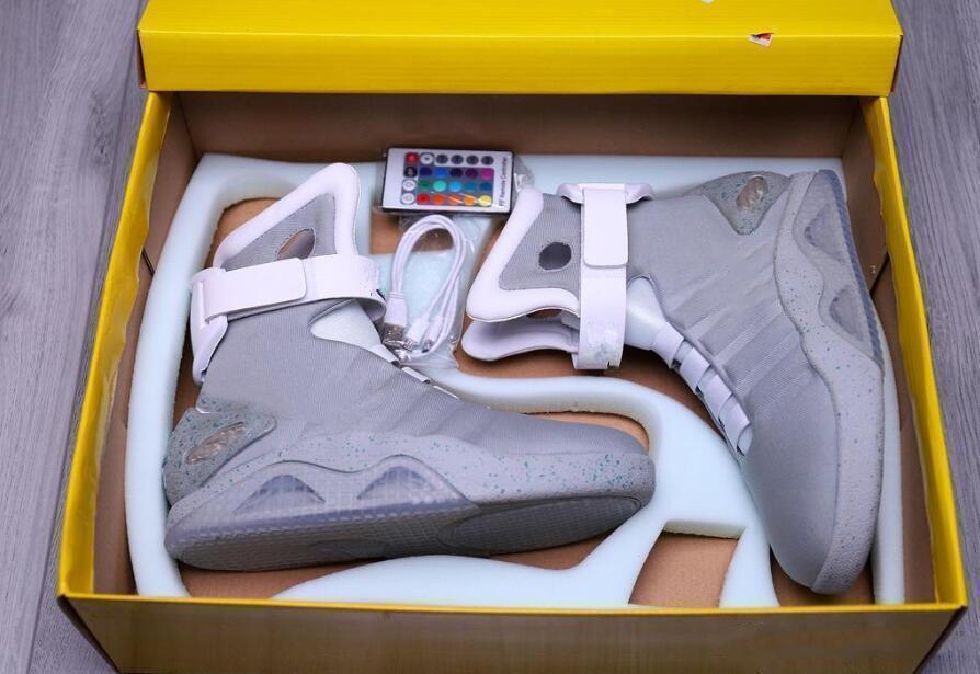 2021 Authentic Mag Back To The Future Shoes Glow In The Dark Boots Gray Black Red Marty Mcfly'S Led Sneakers Lights Up Mcflys Mags With Box
2021 Authentic Mag Back To The Future Shoes Glow In The Dark Boots Gray Black Red Marty Mcfly'S Led Sneakers Lights Up Mcflys Mags With Box