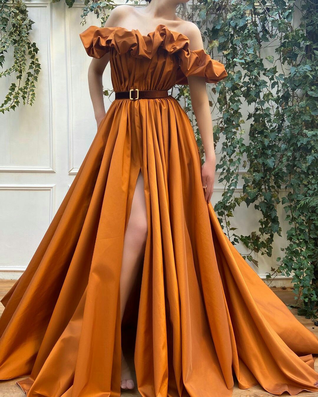 A Line Evening Gowns Sexy Ruffle Off Shoulder Front Split Prom Dress Sweep Train Simply Style Red Carpet Party Gown