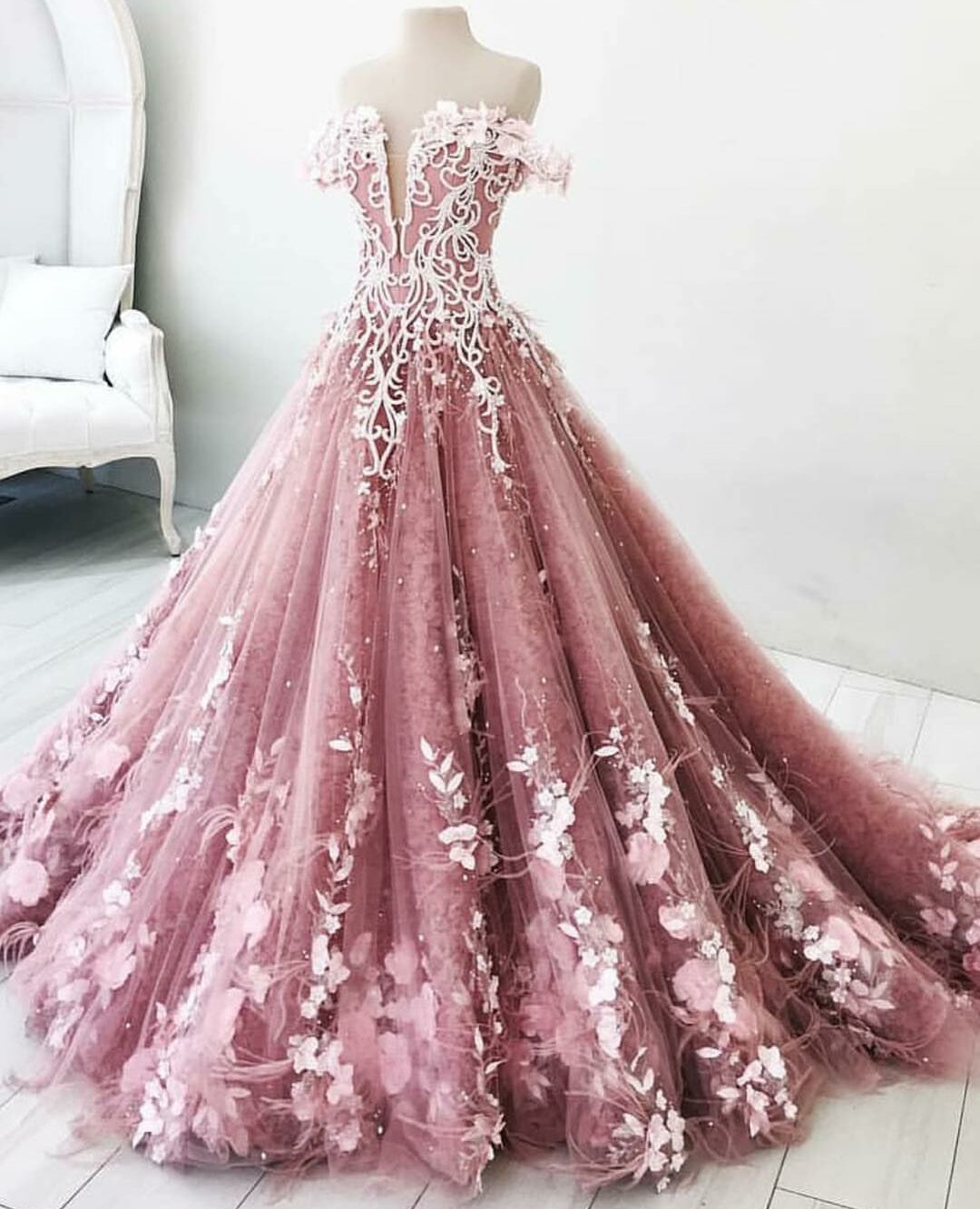 Custom Made Pink Prom Dresses 2019 Off Shoulder Lace 3D Floral Appliques Evening Gowns Handmade Sweep Train robes de soirée