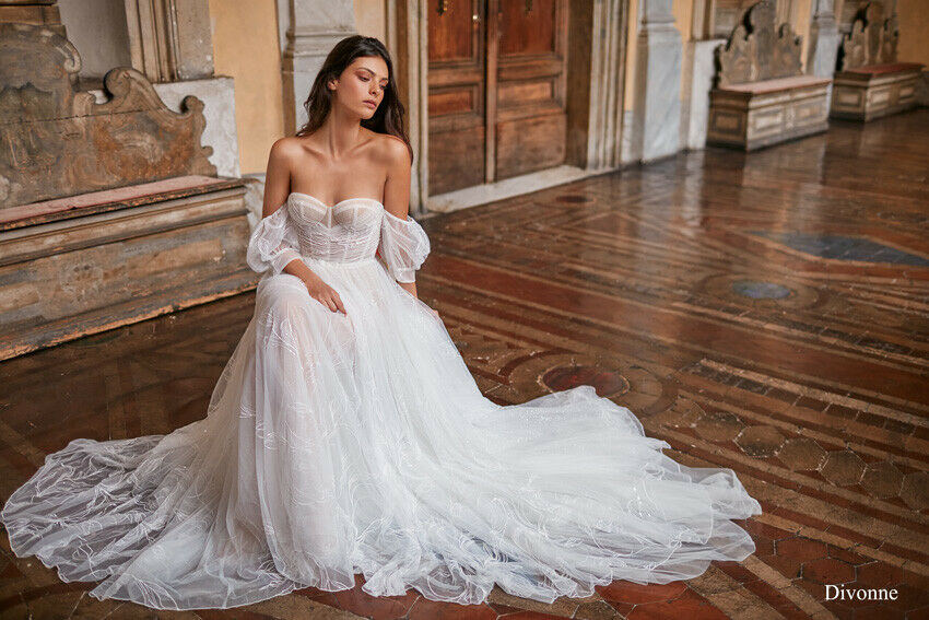 sexy beach wedding dresses off shoulder short sleeve appliques wedding dress illusion backless sweep train bridal gowns robes de marie