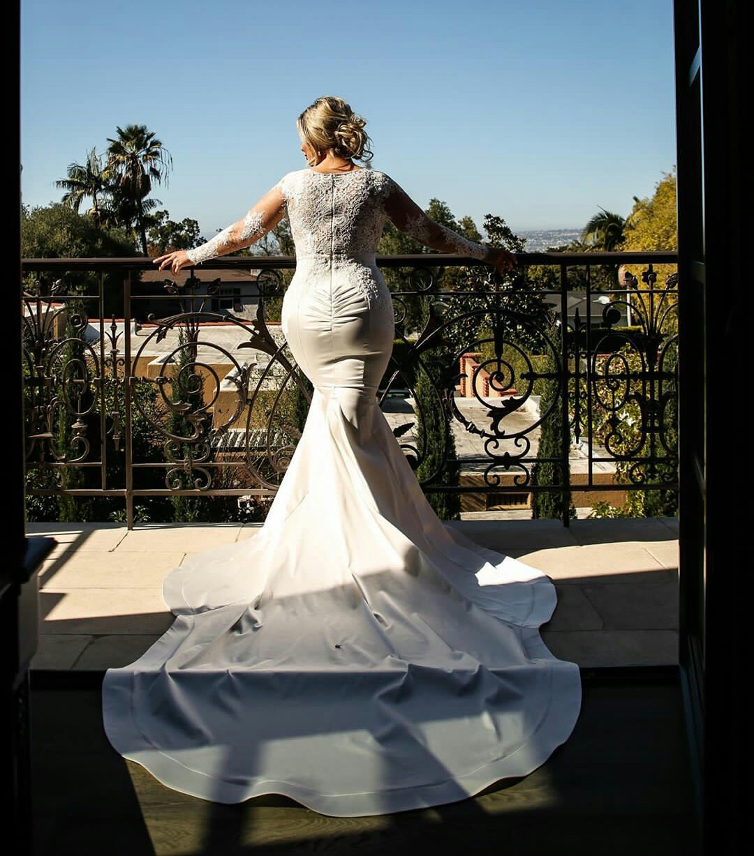 2020 Plus Size Wedding Dresses Deep V Neck Lace Appliques Long Sleeve Wedding Dress Sweep Train Mermaid Robes De Mariée
