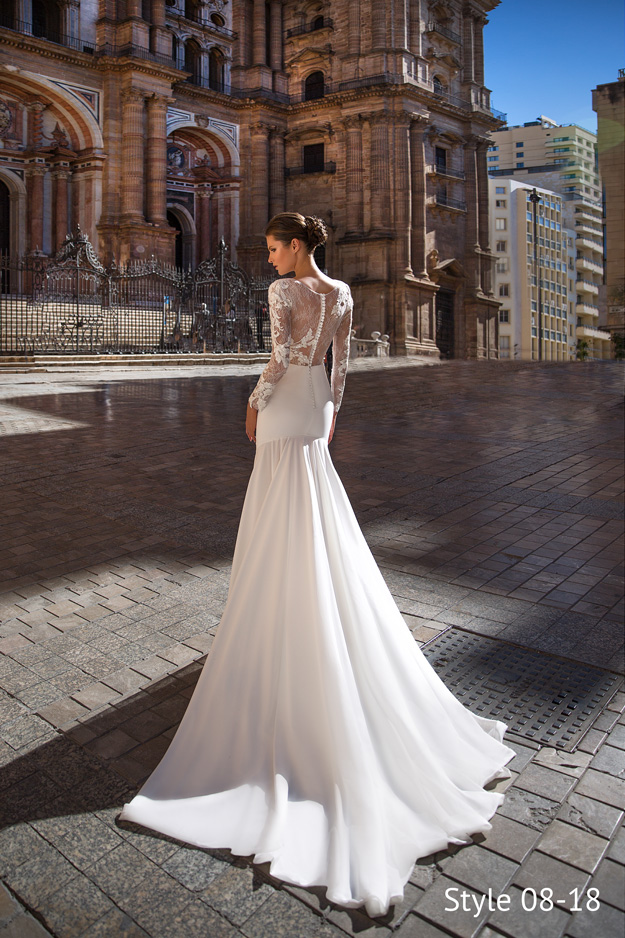 2019 Mermaid Wedding Dresses Jewel Neck Lace Appliqued Sweep Train Bohemian Wedding Dress Side Split Long Sleeve Beach Bridal Gowns