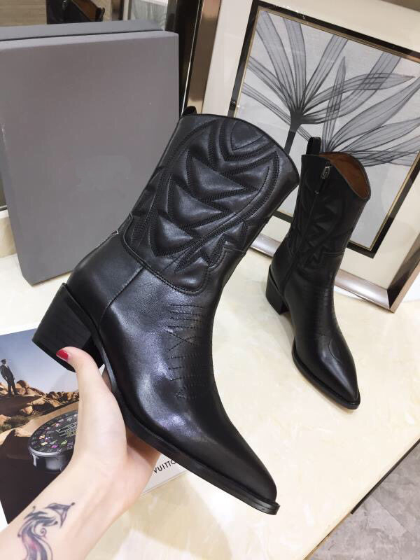 Luxury ladies ankle boots 2019 early autumn designer ladies shoes pointed genuine leather ladies boots 3D electric embroidery woman boots, Black
Luxury ladies ankle boots 2019 early autumn designer ladies shoes pointed genuine leather ladies boots 3D electric embroidery woman boots, Black