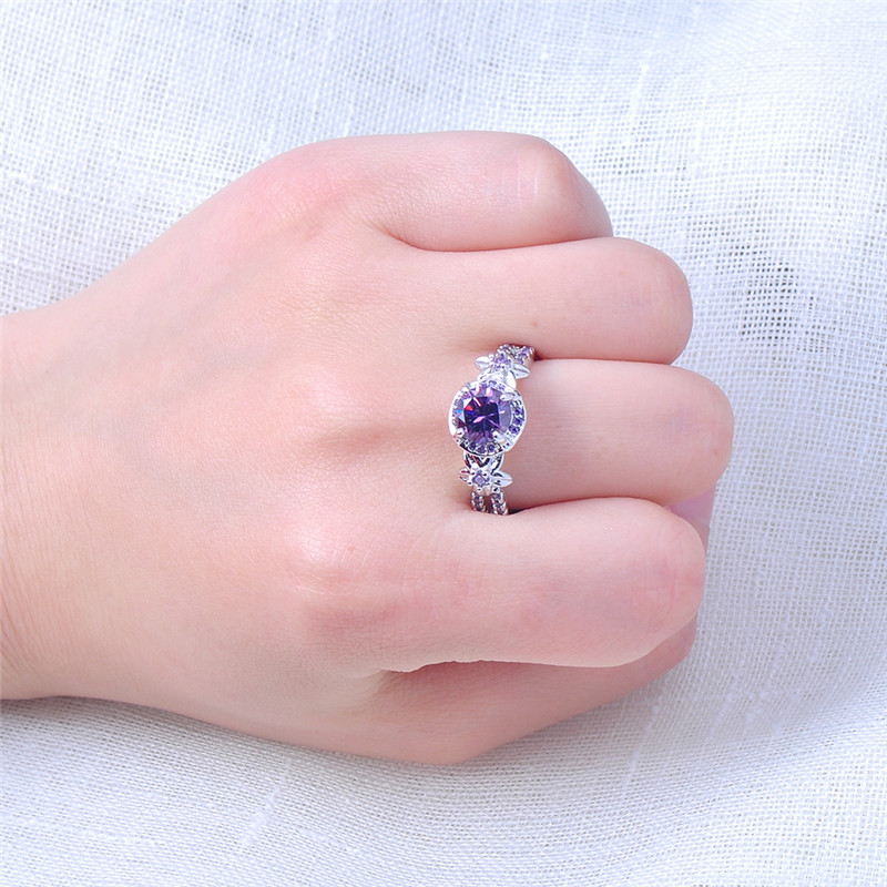 Wholesale-Sterling Silver Ring Vintage Hollow Round Stone Jewelry for Women Purple Zircon Claw Rings Aneis Wedding Band Gift RW1409
Wholesale-Sterling Silver Ring Vintage Hollow Round Stone Jewelry for Women Purple Zircon Claw Rings Aneis Wedding Band Gift RW1409