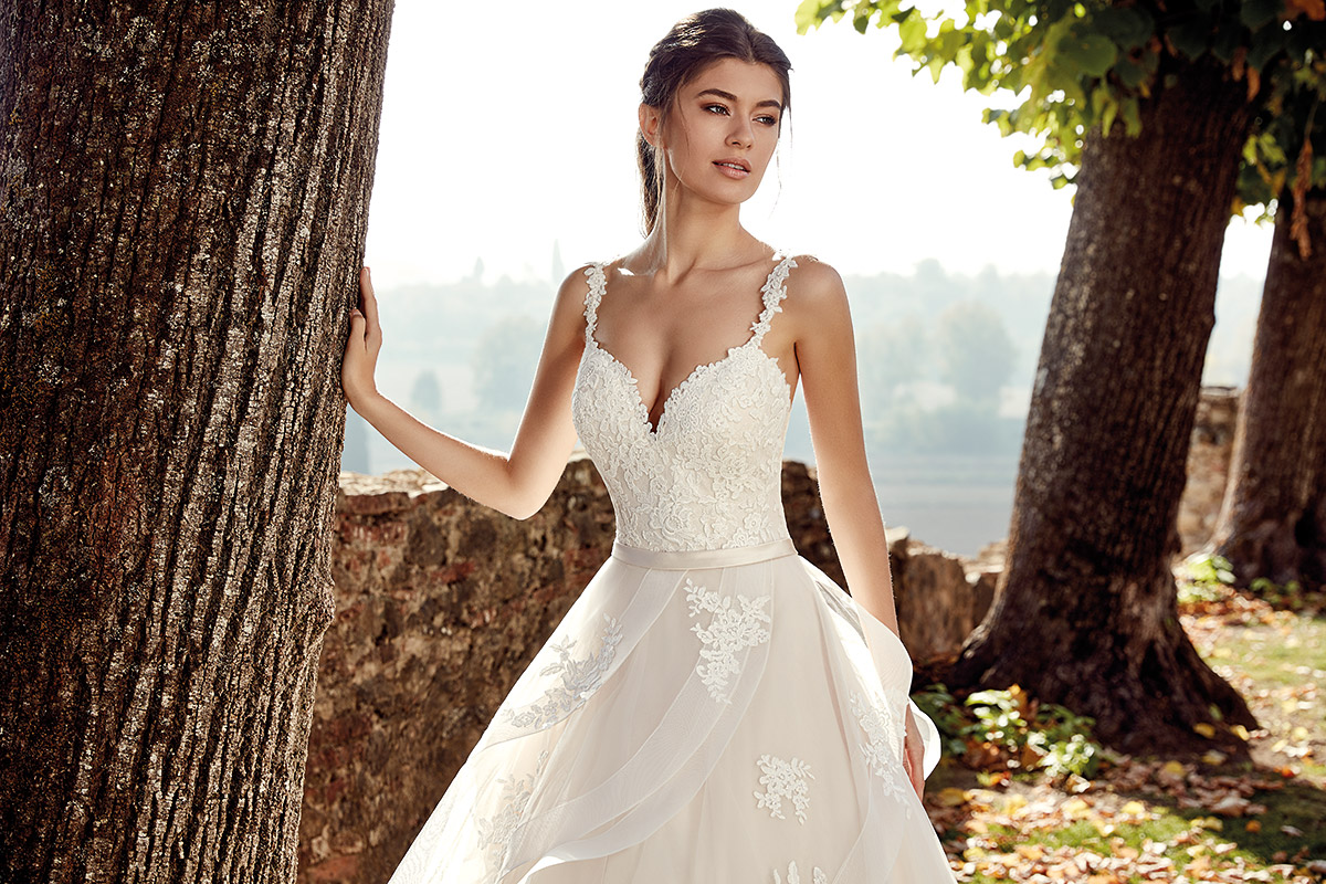 2019 Vestido De Novia Vintage Wedding Dresses Backless Lace Applique Tiered Skirts Bridal Gowns Sweep Train Summer Boho Wedding Dress