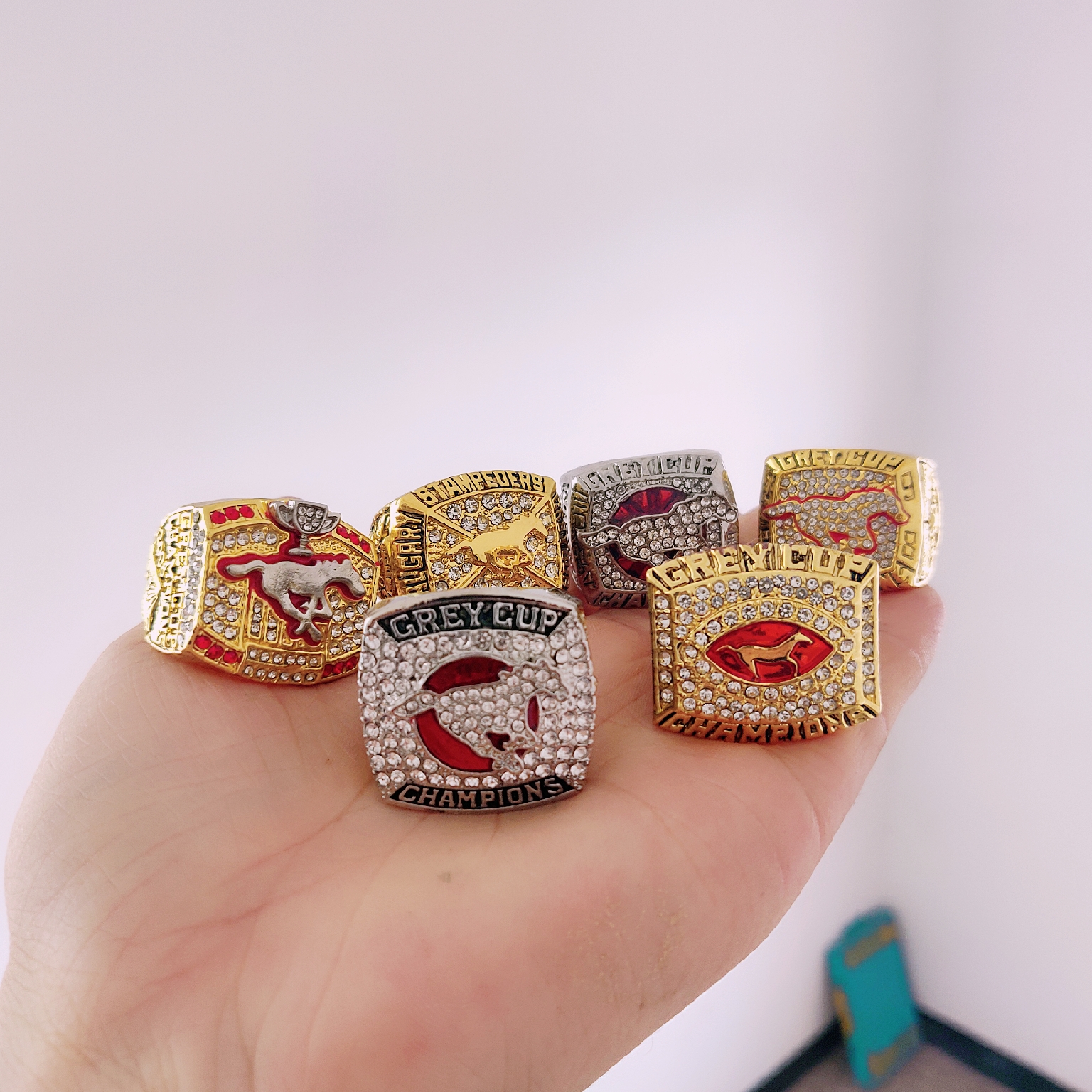 1992 2001 2008 2014 2018 CALGARY STAMPEDERS GREY CUP CFL CHAMPIONSHIP RING Sport Souvenir Men Fan Brithday Gift Wholesale
1992 2001 2008 2014 2018 CALGARY STAMPEDERS GREY CUP CFL CHAMPIONSHIP RING Sport Souvenir Men Fan Brithday Gift Wholesale