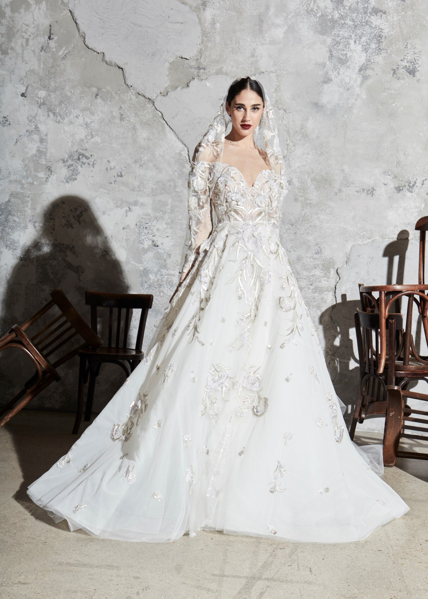 2020 Bohemian Wedding Dresses V Neck Beaded Appliqued Sequins Long Sleeves Bridal Gown Ruffle Sweep Train Custom Made Lace Robes De Mariée