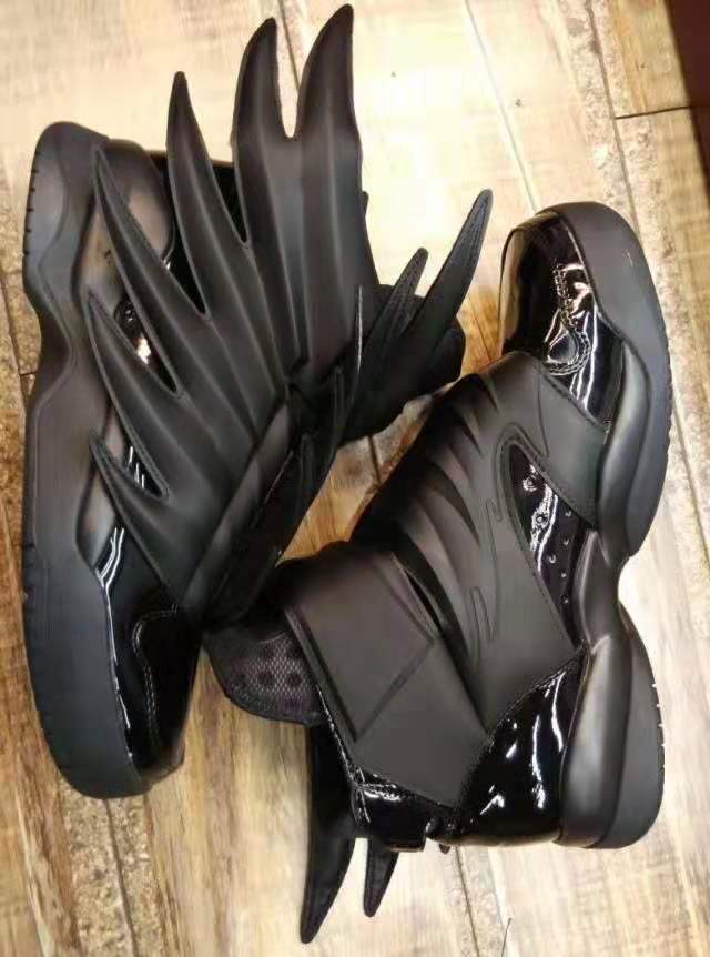 Designer Jeremy x Original Wings 3.0 Triple Black Sneakers Women Mens Fashion Casual Shoes Vintage Personality Shoes
Designer Jeremy x Original Wings 3.0 Triple Black Sneakers Women Mens Fashion Casual Shoes Vintage Personality Shoes