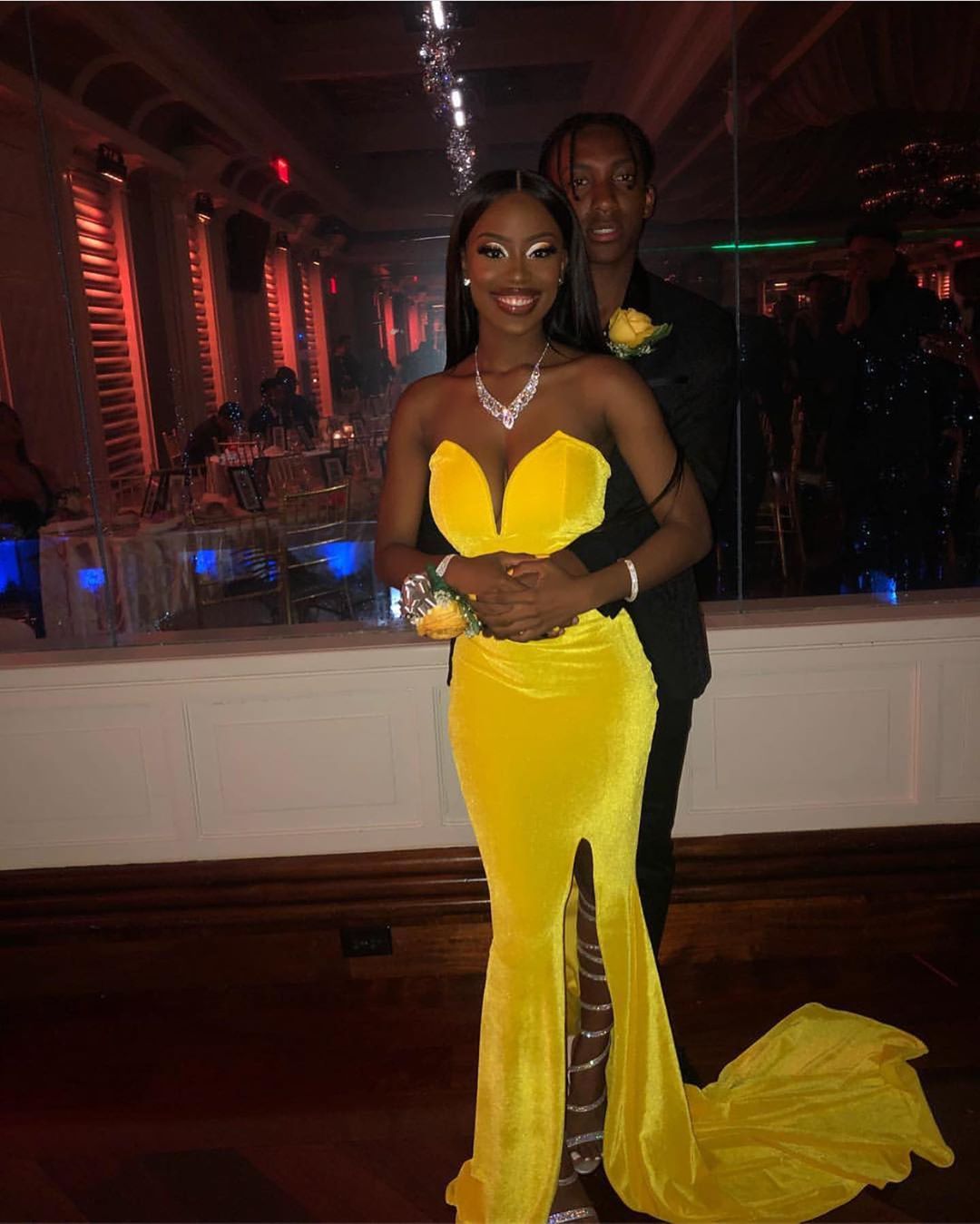Sexy Yellow Velvet African Mermaid Prom Dress Plus Size Sweetheart Side Split Formal Evening Dresses Long Gala Party Gowns, Daffodil
Sexy Yellow Velvet African Mermaid Prom Dress Plus Size Sweetheart Side Split Formal Evening Dresses Long Gala Party Gowns, Daffodil