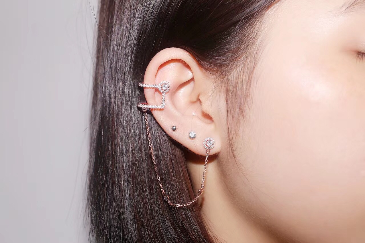 Fashion- Sterling Silver Fashion personality Zircon Ear Clip Single Tassel Earrings Cuff women and girls caught in the ear ear cuffs jewelry