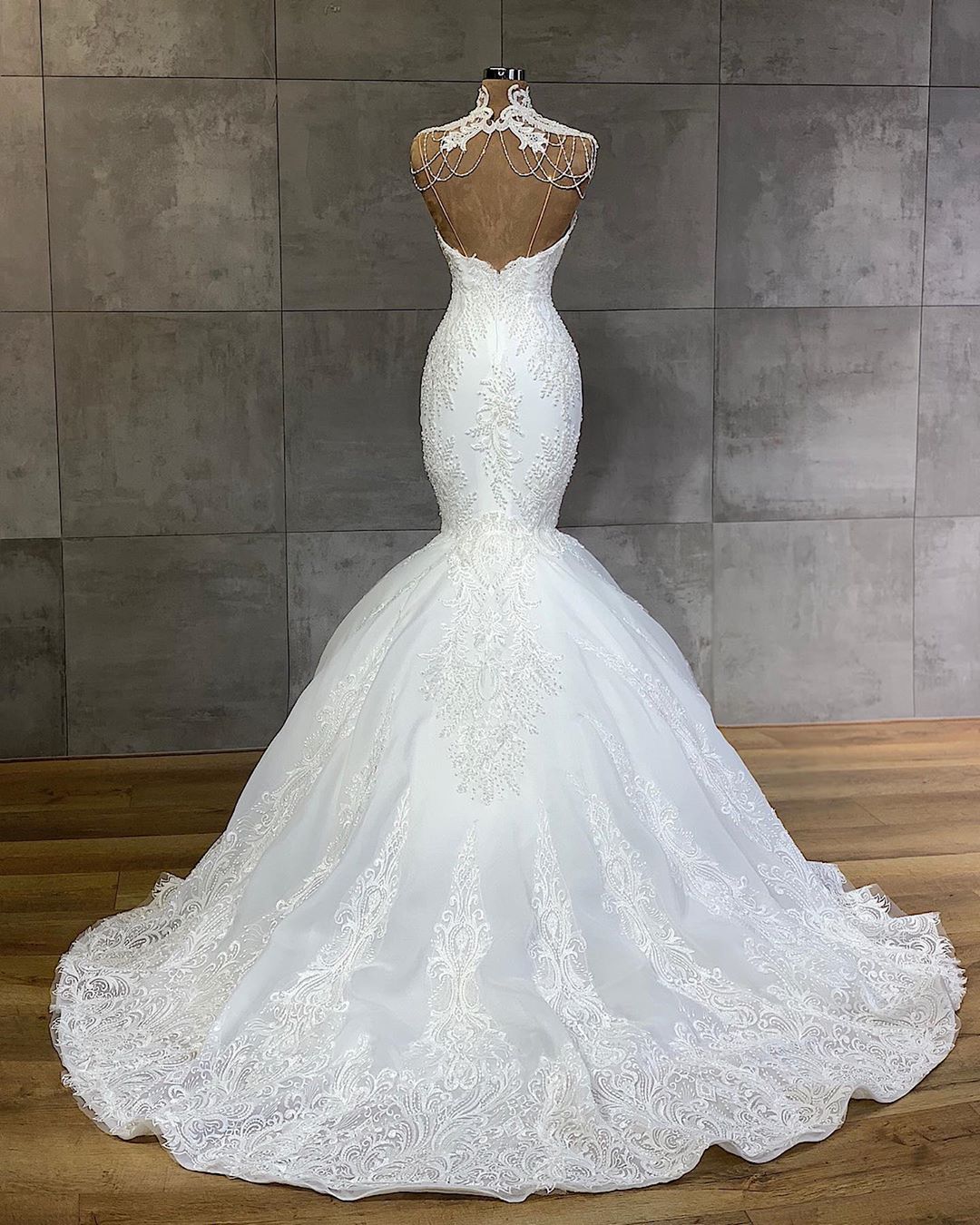 Beaded Graceful Mermaid Lace Wedding Dresses Spaghetti Straps V Neck Bridal Gowns Sweep Train Tulle Appliqued Trumpet Robe De Marie