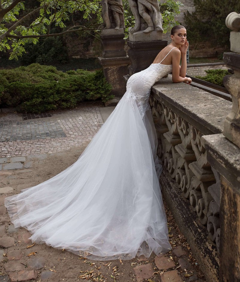 Mermaid Lace Amazing Backless Wedding Dresses Spagetti Straps Beaded Bridal Gowns Trumpet Sweep Train Appliqued Plus Size Robe De Marie