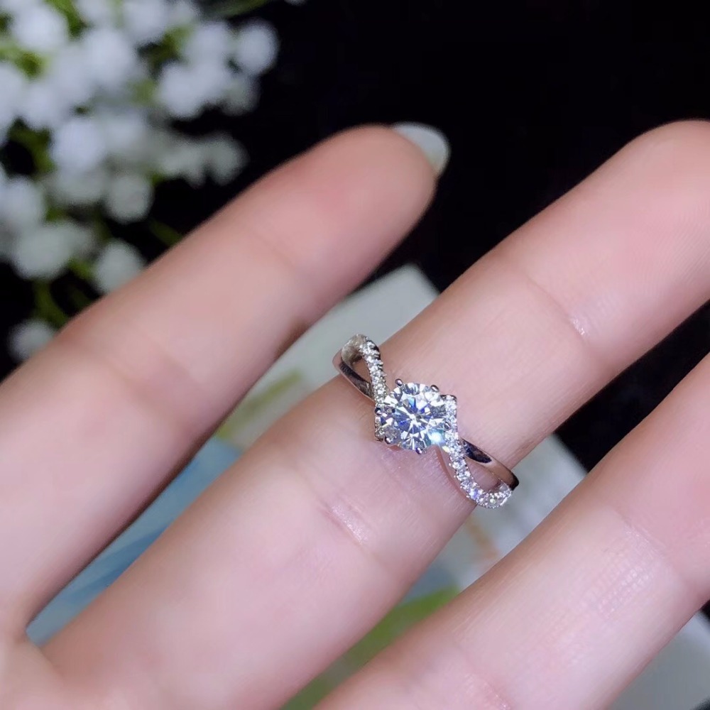 Moissanite Classic style, high density gemstones, comparable to diamonds. 0.5 carats. 925 real silver LY191226