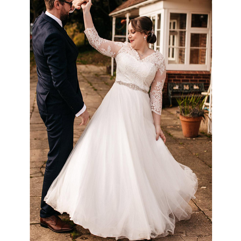 Vintage Ivory Lace Wedding Dresses A Line Plus Size Long Sleeves Bridal Gowns Sweep Train Garden Formal Gowns Cheap Sale