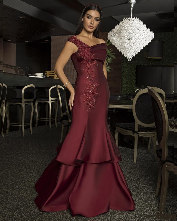 Spring 2020 High Fashion Maroon Evening Dress Asymmetrical Neckline Mermaid Sweep Train Beaded Lace Appliqued Prom Dress Women Formal Gowns