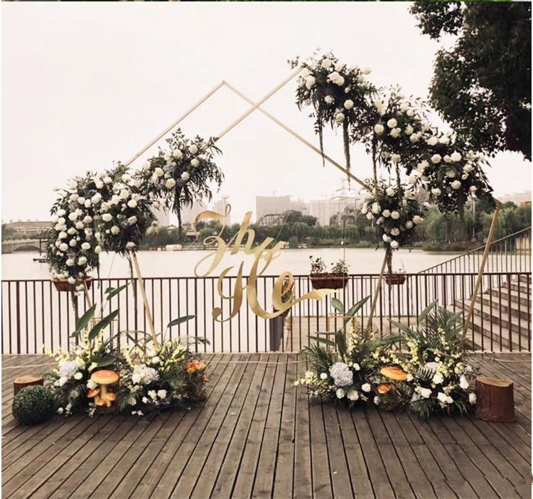 2020 Wedding Wrought Iron Backdrop Stand Geometry Pentagon Road Lead Metal Arch Flowers Shelf For Wedding Party Decoration