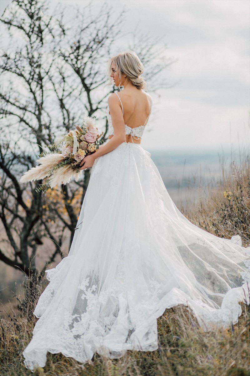 Two Chic Pieces Lace Wedding Dresses Spaghetti Straps V Neck Bridal Gowns A E Tulle Sweep Train Appliqued Vestido De Novia