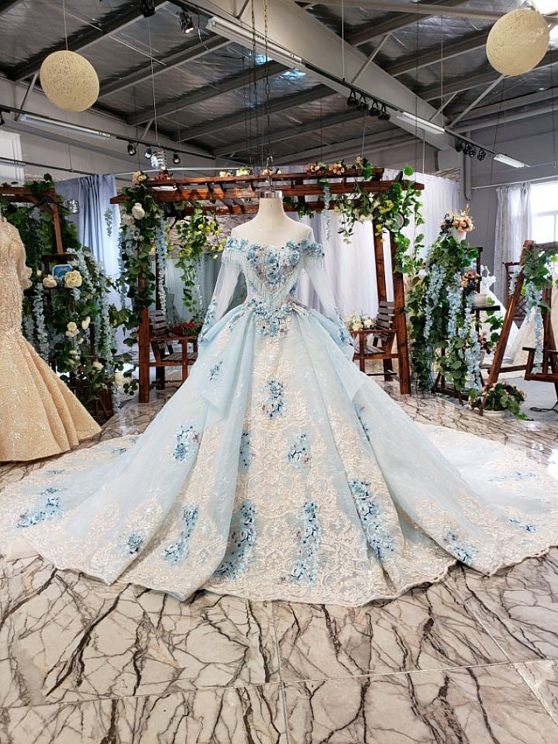 Luxury Arabic Wedding Dresses Jewel Neck Lace Appliques Tassel Beading Country Wedding Bridal Gowns Long Sleeve Vestidos De Novia