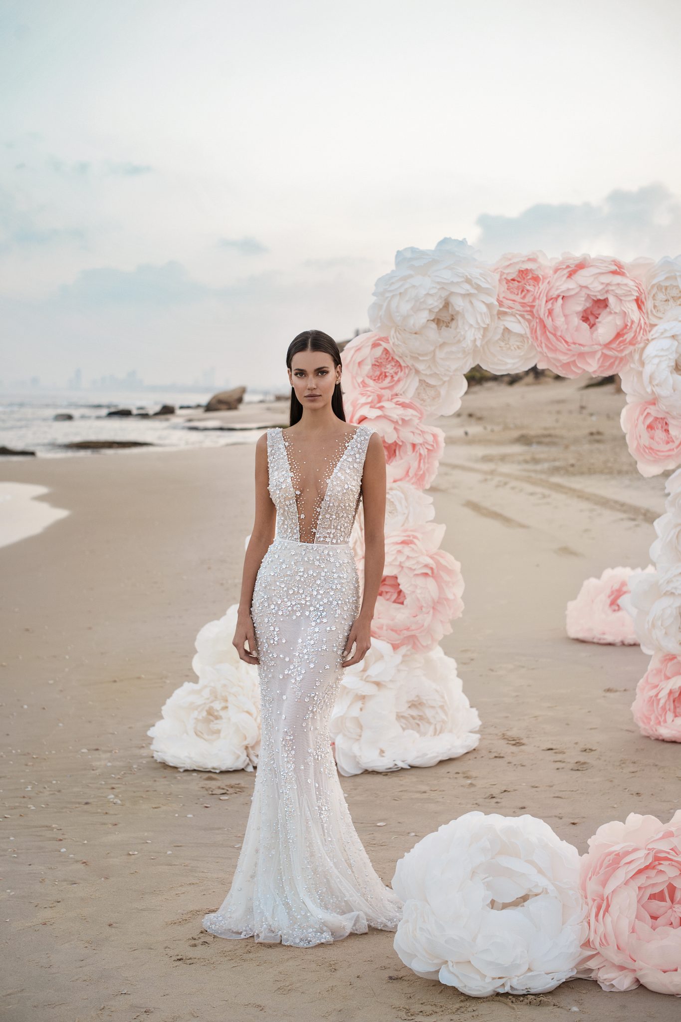 Luxury Mermaid Wedding Dresses Backless Sheer Deep V Neck Appliqued Beads Beach Wedding Dress robe de mariée