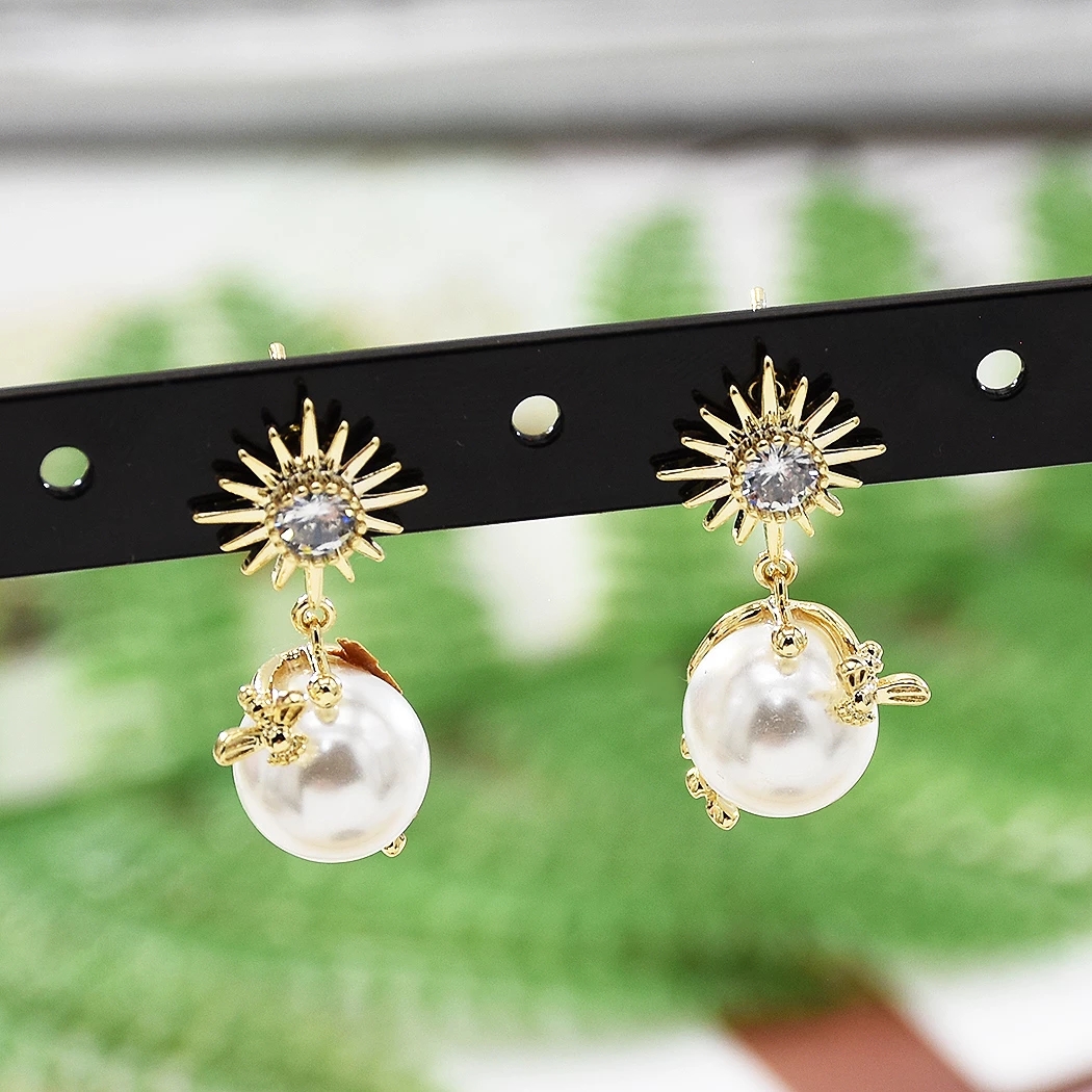925 Silver Stud Earrings Elegant Gold with Imitation Pearl and Cute Bee Drop Dangle Earrings For Woman
925 Silver Stud Earrings Elegant Gold with Imitation Pearl and Cute Bee Drop Dangle Earrings For Woman