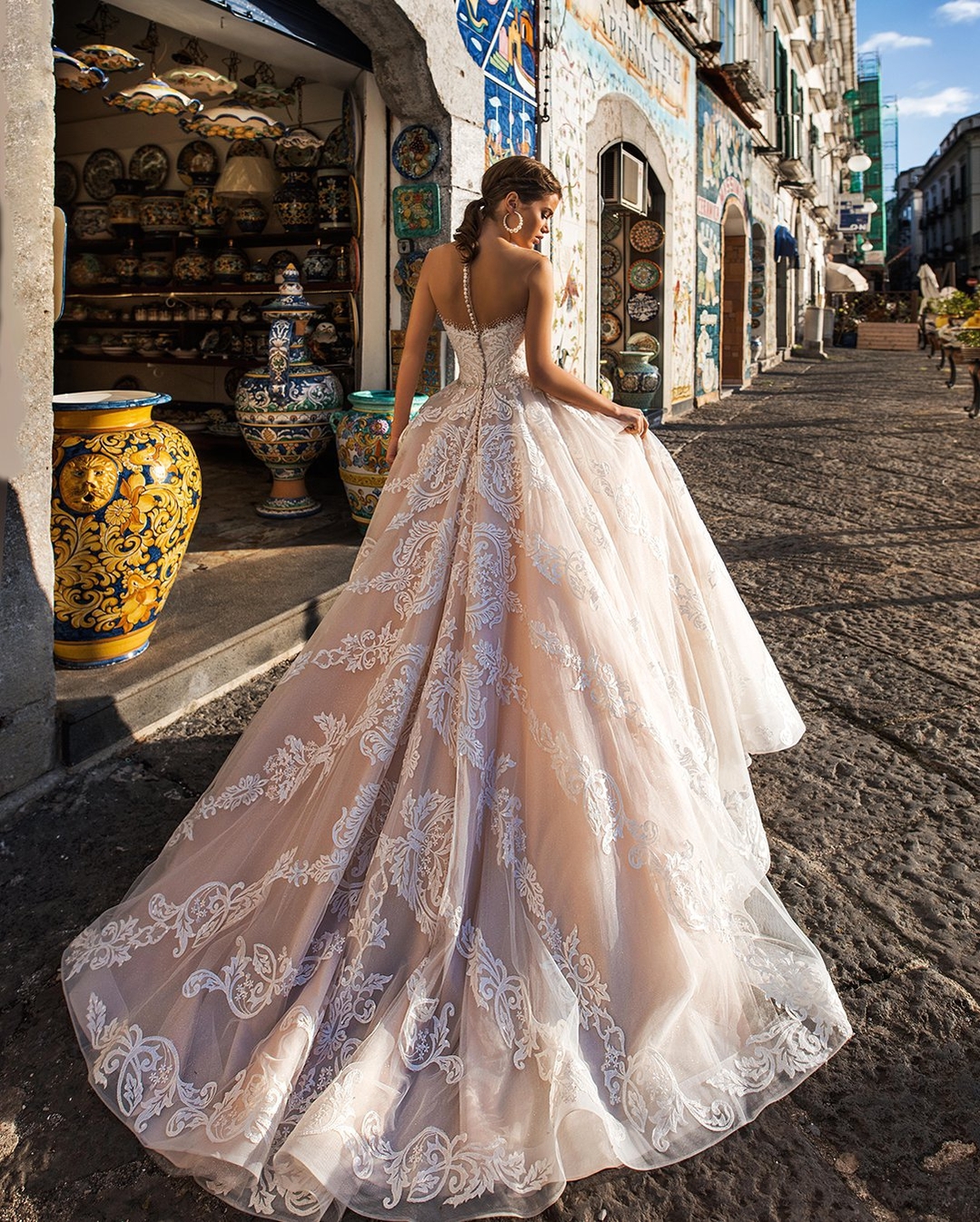 Beaded Fashion Lace Wedding Dresses Sheer Bateau Neck Covered Buttons Bridal Gowns A Line Sweep Train Tulle Robe De Marie